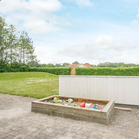 Three-bedroom Holiday In 1 Hébergement de vacances *
