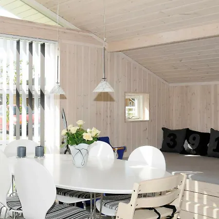 Hébergement de vacances Three-bedroom Holiday In 1