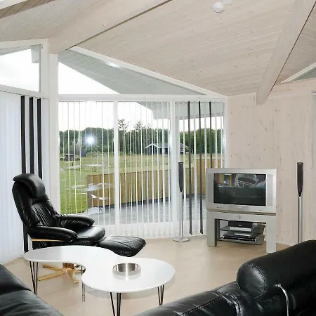 Hébergement de vacances Three-bedroom Holiday In 1